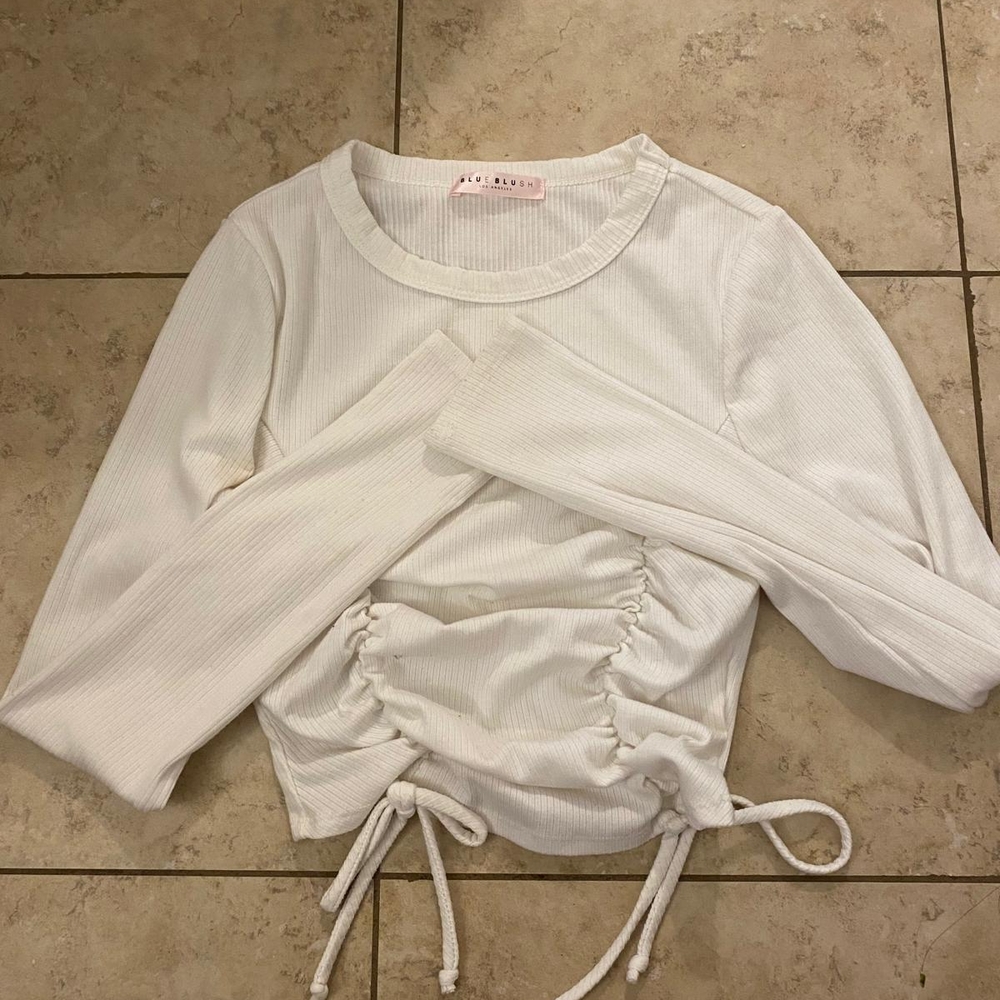 Blue Blush White Ruched Short Sleeve Top